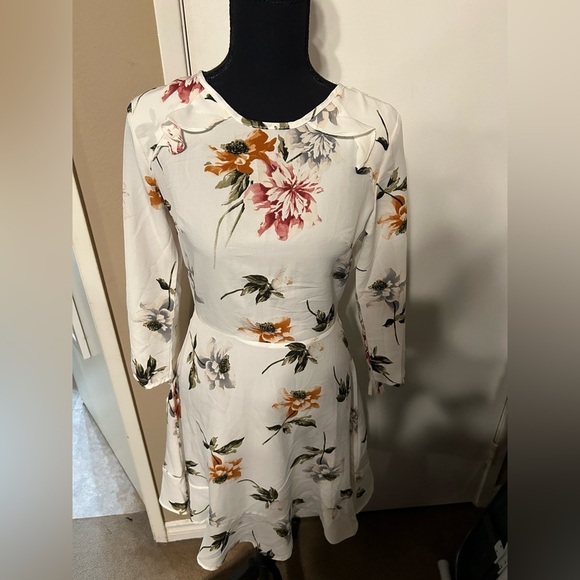 Nasty Gal Elli White Floral Dress Size Small - Picture 2 of 4